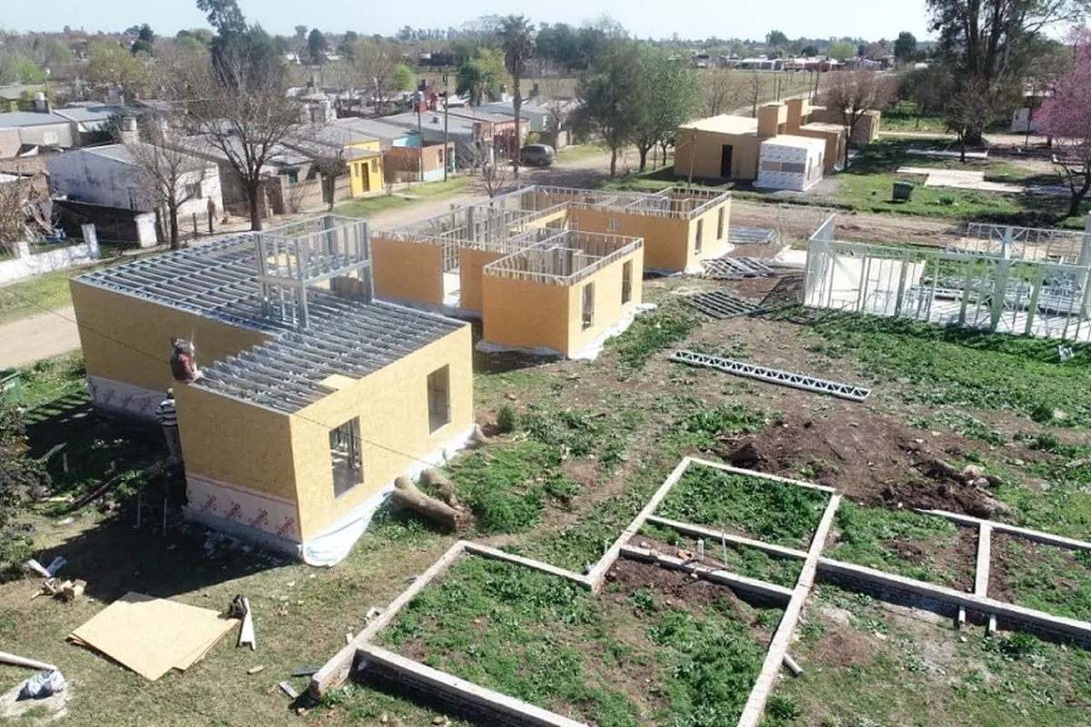 Vista aérea de viviendas en distintas etapas de construcción